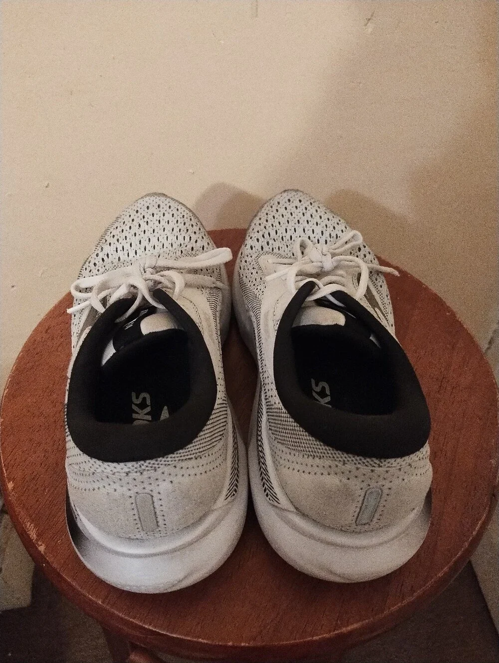 Brooks Adrenaline GTS 24 Womens 7.5 Medium Running Shoes White Black 1204261B126